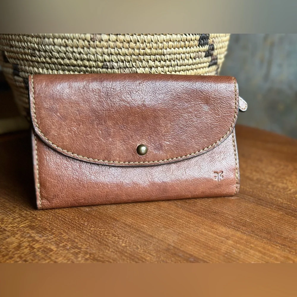 Frye Cognac Brown Leather Fold-Over Wallet - Picture 3 of 16